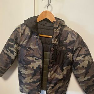 Boys The North Face reversible camo coat